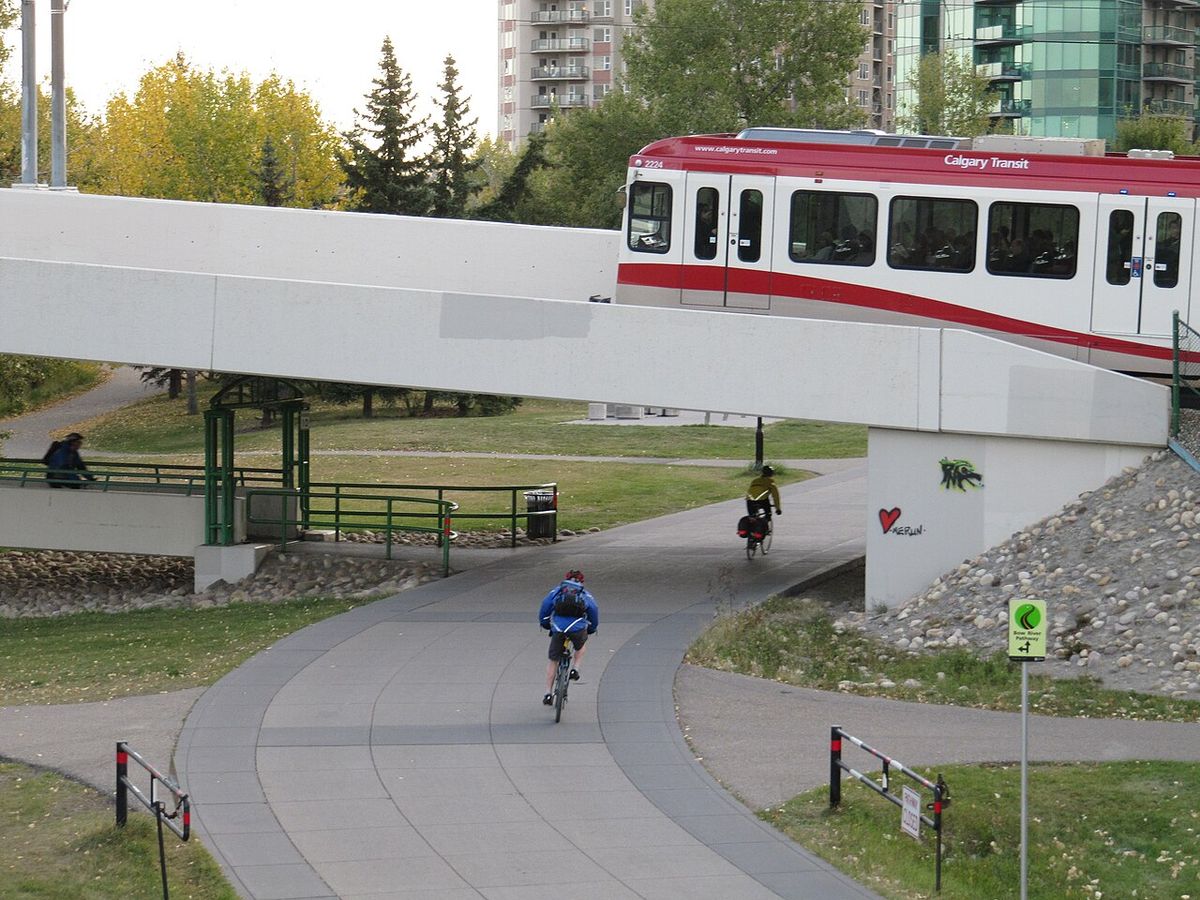 9A Street LRT bridge / Bow River Pathway