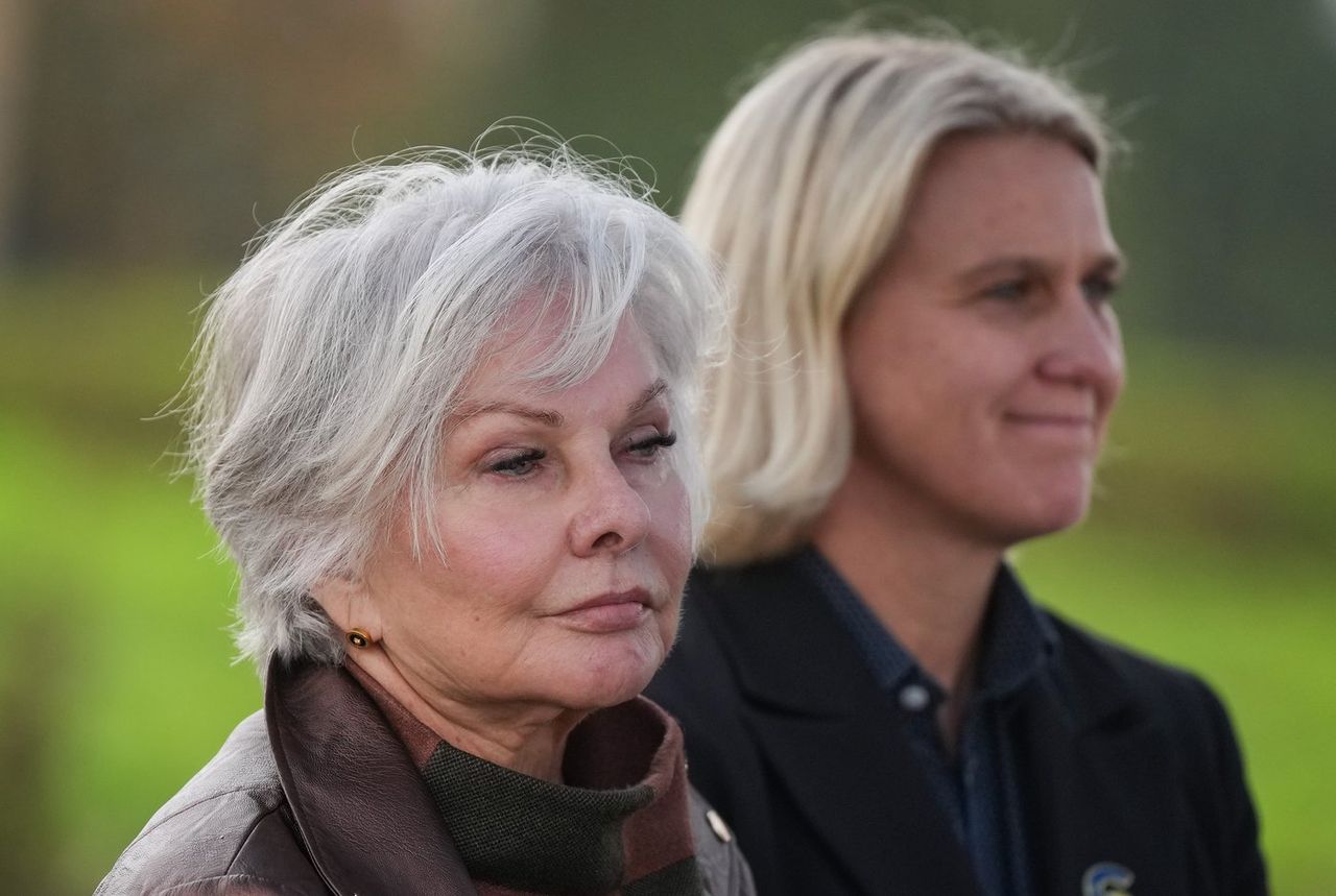 B.C. Conservative leader Kerry-Lynne Findlay resigns amid party turmoil, vows to stay on as byelection candidate