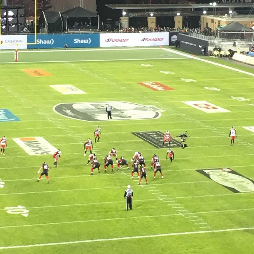 Les Stampeders de Calgary battent les Redblacks d’Ottawa et gardent espoir de participer aux séries