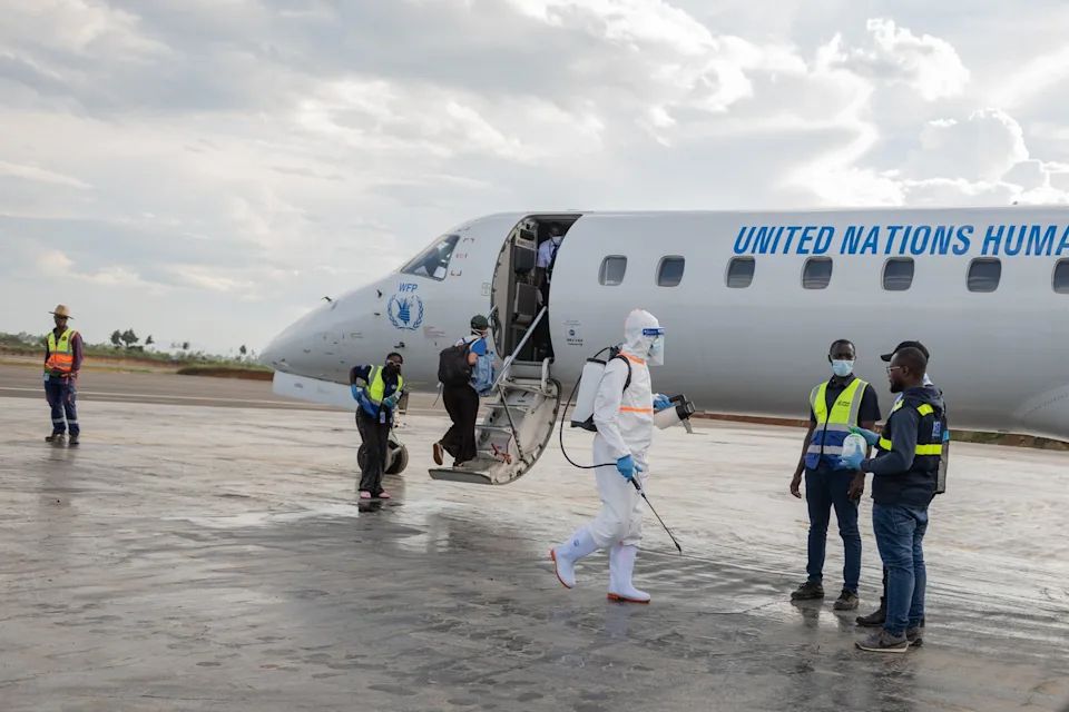 Canada extends Ebola travel restrictions for 60 days to Nov. 27
