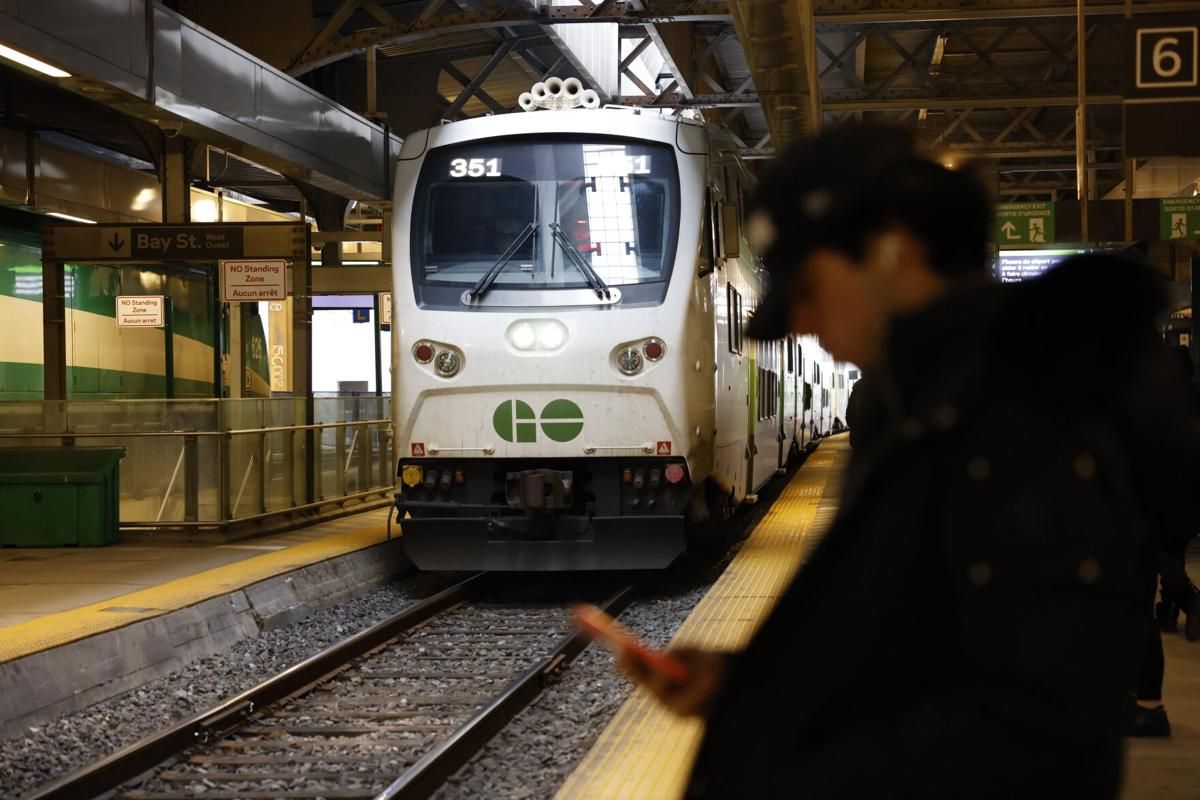 Heatwave Disrupts GO Transit and UP Express Service with Cancellations and Delays