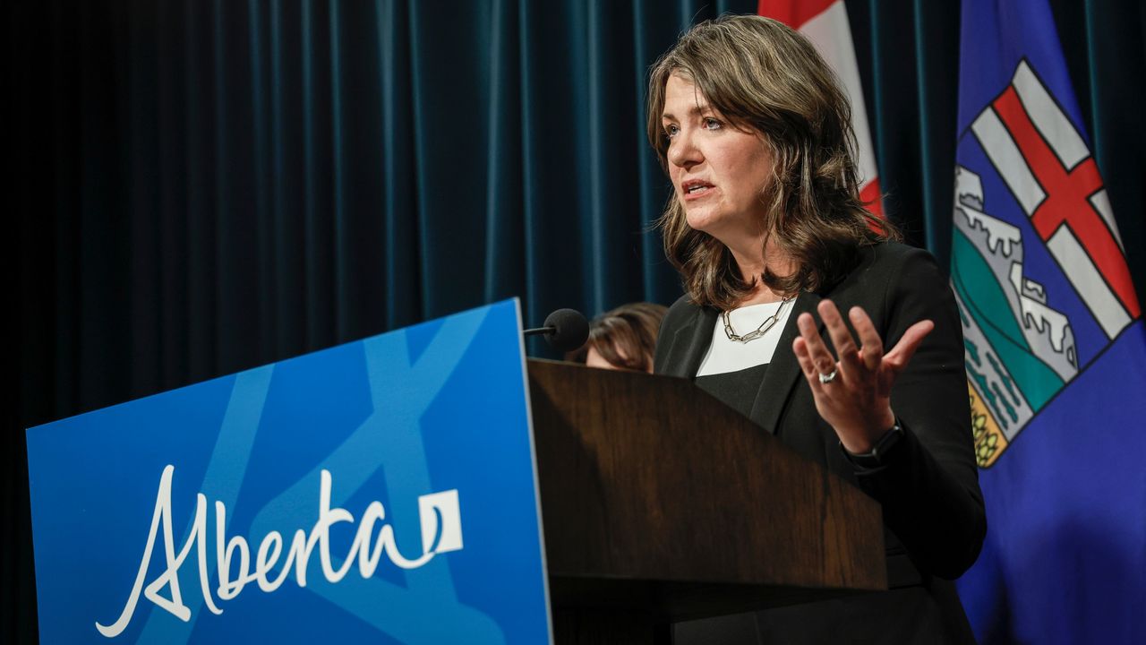 Judge orders Alberta government, AHS to produce records in wrongful dismissal lawsuit