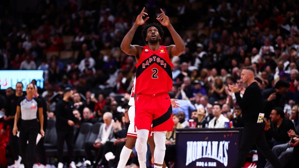 Kawhi Leonard scores 23 in return as Raptors rout Bulls in season opener