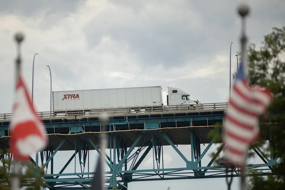 Ontario to mandate standardized truck driver training following critical auditor report