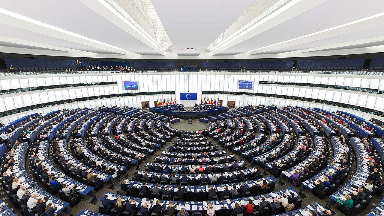 Le Parlement reprend pour débattre du projet de loi économique, sous les critiques syndicales et autochtones
