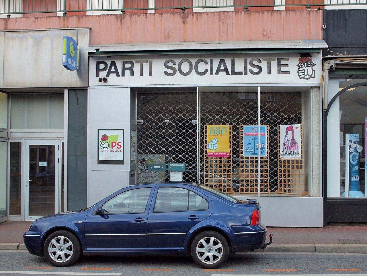 Le Parti Québécois forme un gouvernement minoritaire et prépare le terrain pour un référendum sur la souveraineté
