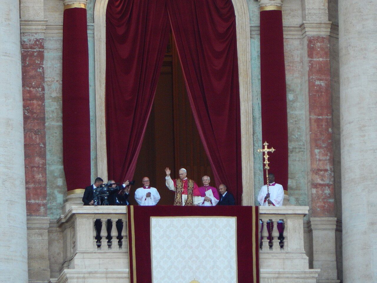 Le pape Léon XIV affirme sa voix sur la scène mondiale avant sa visite en France
