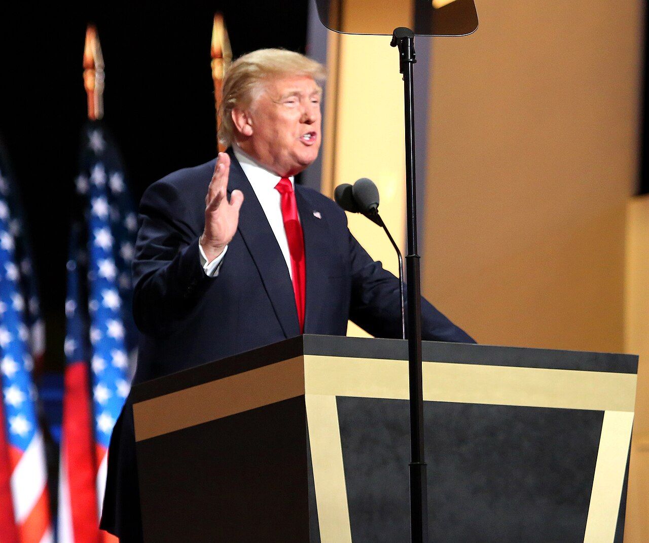 Trump says trade war with Canada will end 'pretty soon' as midterms loom
