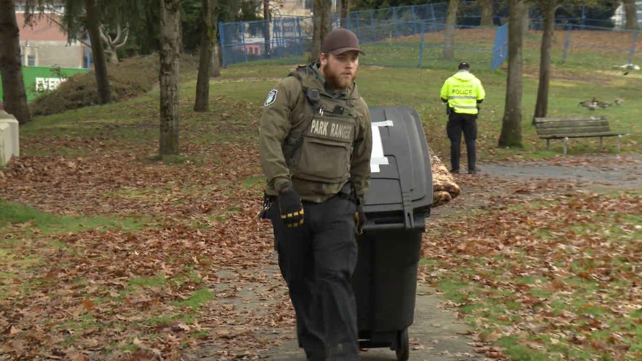 Vancouver police release video of two potential witnesses in CRAB Park homicide