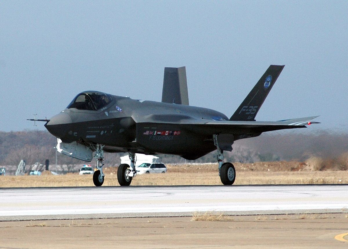 Fort Worth, Texas - The F-35 Joint Strike Fighter Lightning II, built by Lockheed Martin takes off for its first flight to test the aircraft