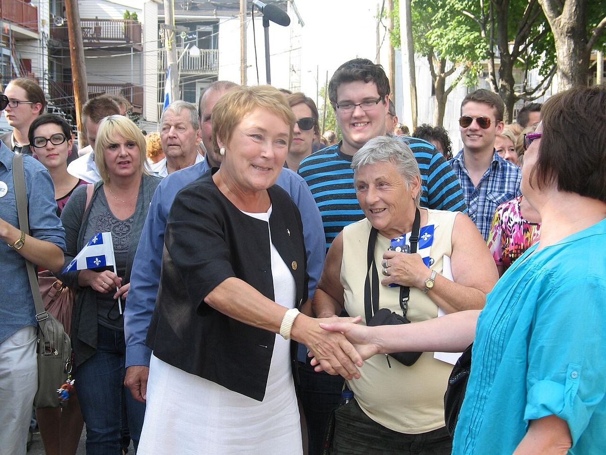Pauline Marois participe à un événement partisan dans le quartier Limoilou de Québec à la veille de l'élection générale québécoise de 2012.