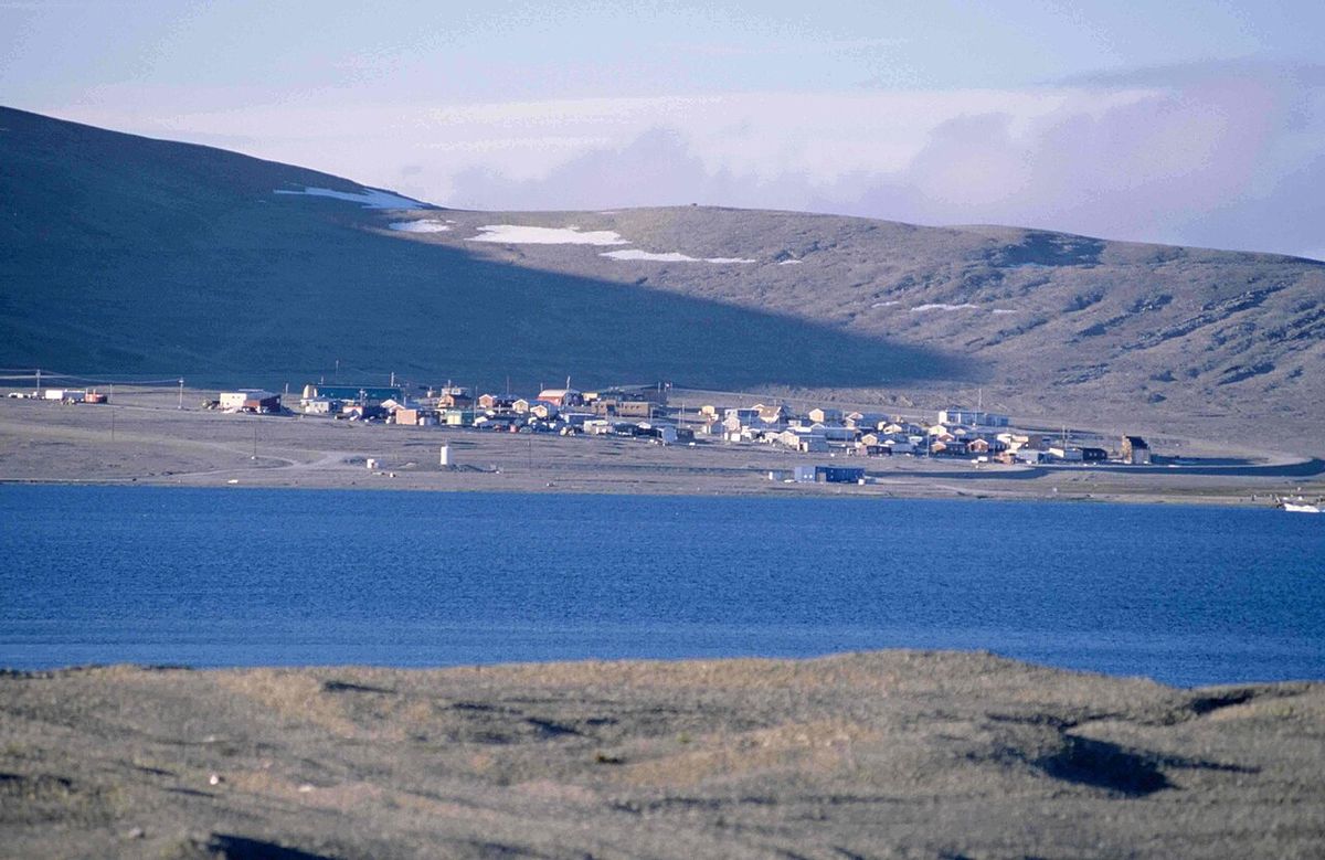 View over Resolute Bay to the Inuit Settlement „Village“