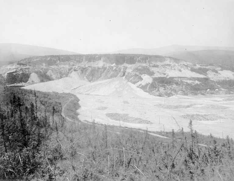 Handwritten on verso: Dawson, YT .PH Coll 519.29103 Subjects (LCTGM): Gold mining--Yukon--Dawson; Mining--Yukon--Dawson