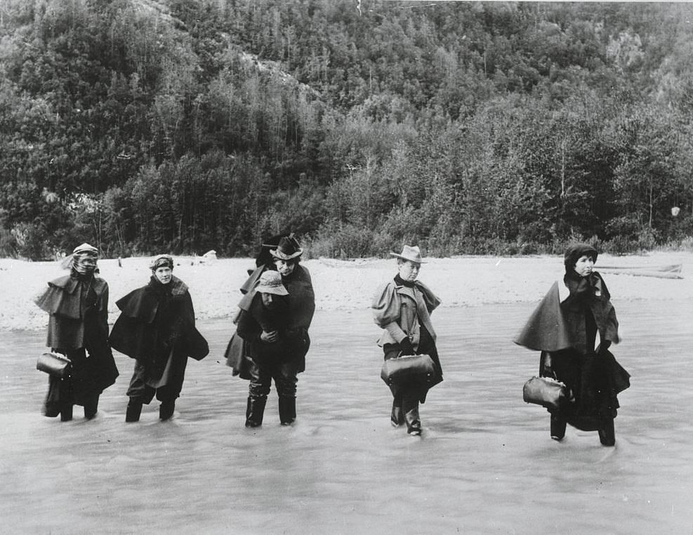 Actresses en route to the Klondike