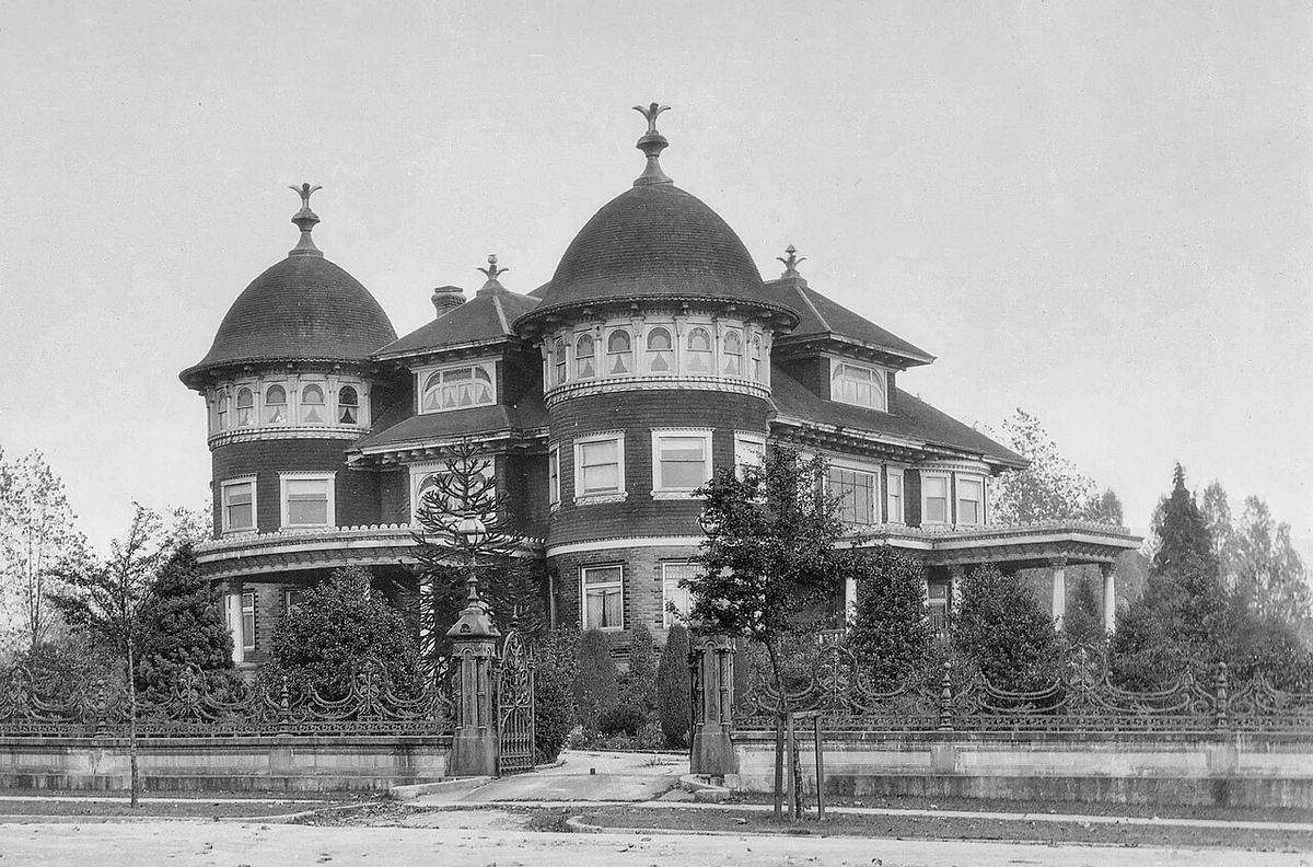Imperial Palace of the Kanadian Knights of Ku Klux Klan, British Columbia headquarters, in 1925. Cropped version.