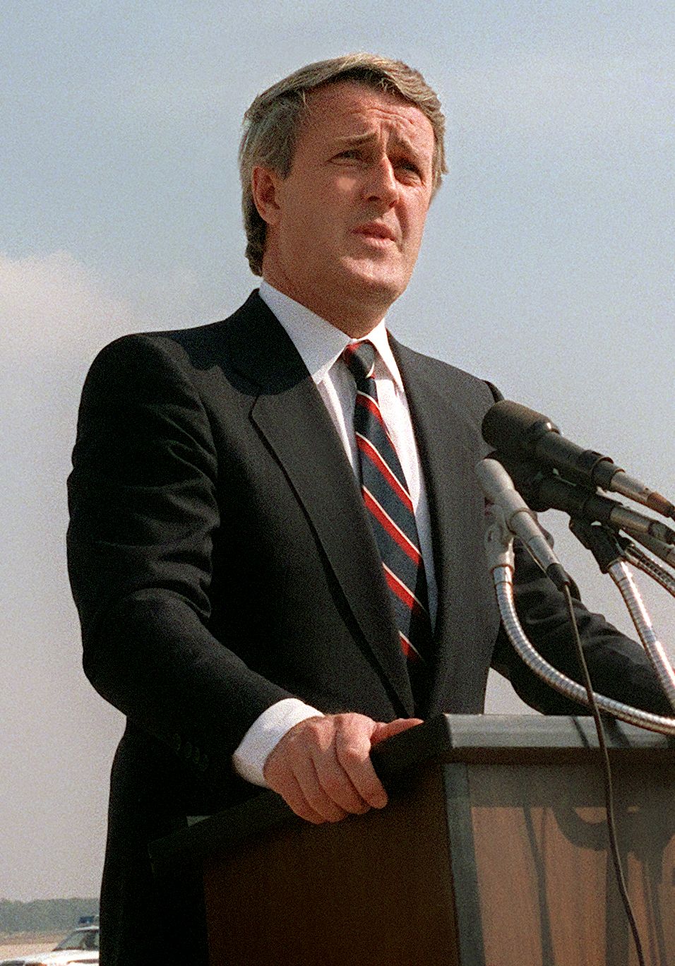 ID: DF-SC-85-12406 Service Depicted: Other Service Canadian Prime Minister Brian Mulroney bids farewell to dignitaries after an official vis