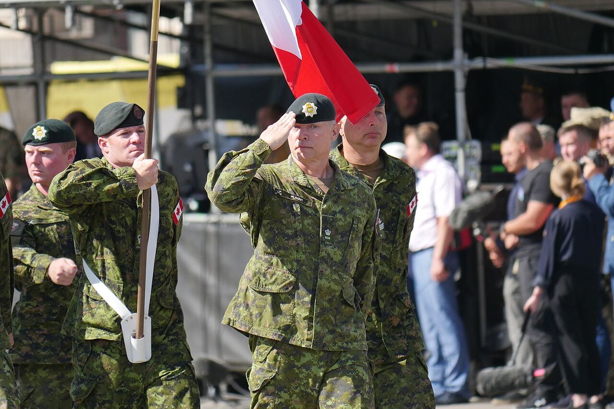 24 серпня, на головній вулиці столиці Хрещатику, з нагоди святкування 27-ї річниці Незалежності України пройшов військовий парад. В урочисти
