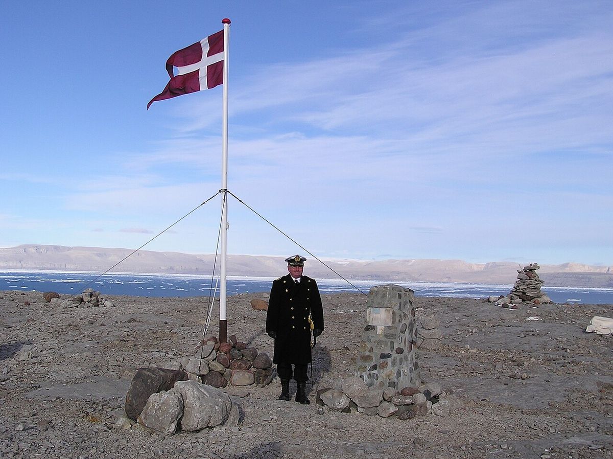 Hans Island, 2003-08-01, UTC 2301, HDMS Triton, Commanding Officer, Cdr. s.g. Per Starklint.