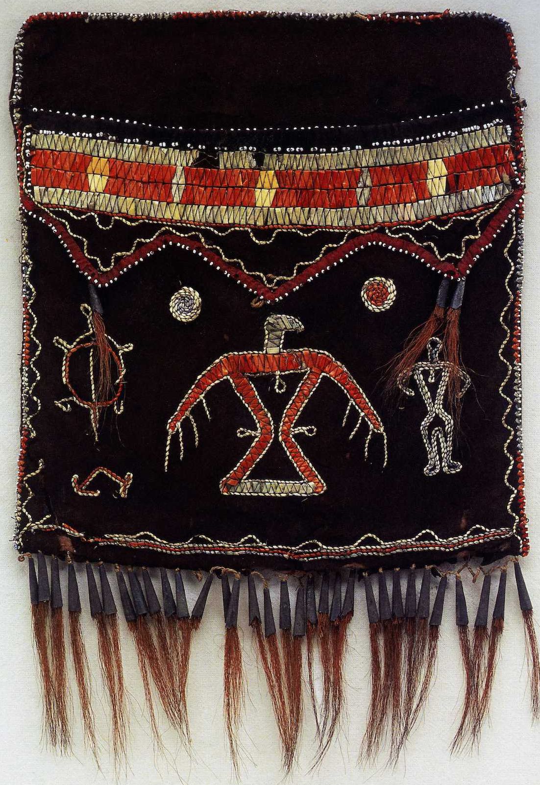 Unrecorded Anishinaabe artist, shoulder bag (without strap) (Anishinaabe, Ojibwa, Ontario, 1820), black-dyed native tanned leather, porcupin