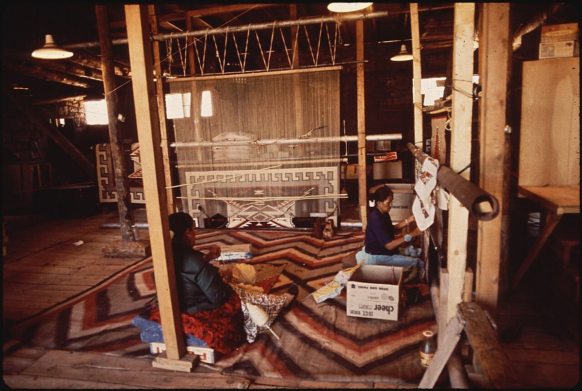 Navajo-Weberinnen in der Navajo Nation Reservation, Mai 1972