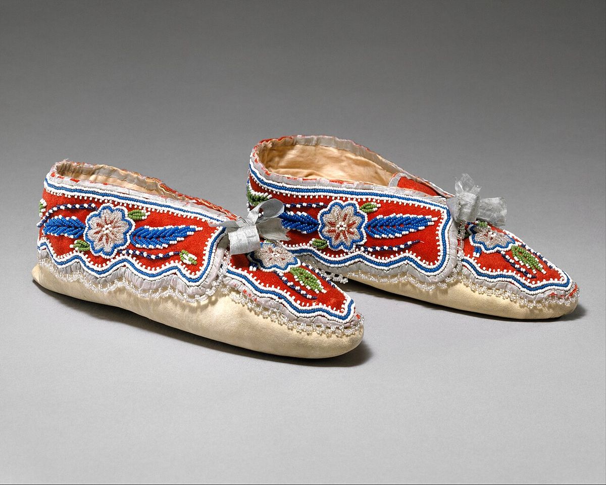Huron; Moccasins; Beads-Costumes