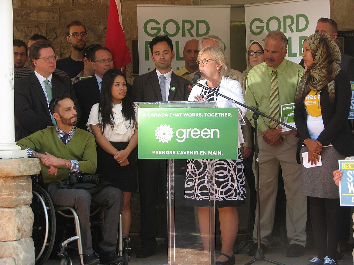 Elizabeth May Onstage_4472
