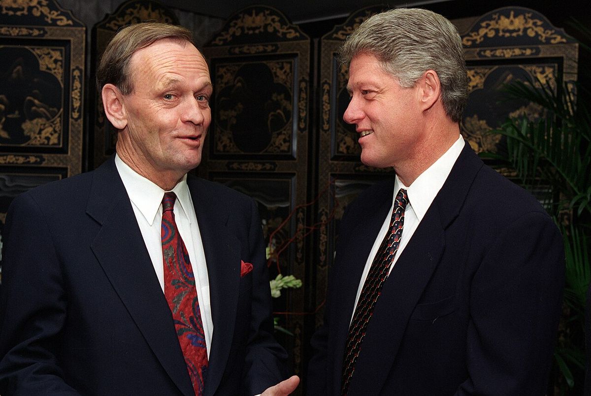 US President Bill Clinton chats with Canadian Prime Minister Jean Chrétien at the 1993 Asia-Pacific Economic Cooperation Summit, Blake Islan