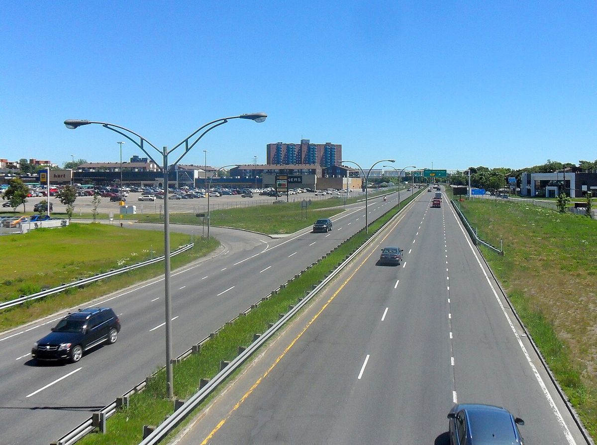 Autoroute Duplessis vue depuis le Chemin des Quatre-Bourgeois, à Québec.