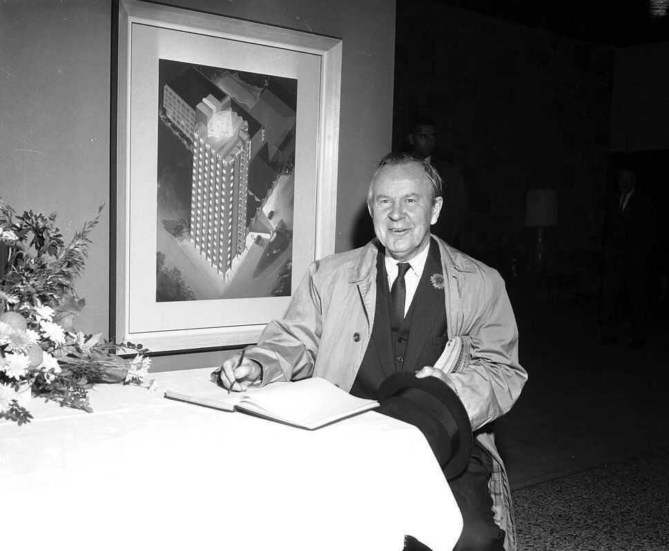 This image is available from the City of Toronto Archives, listed under the archival citation Series 1057, Item 3955. This tag does not indi