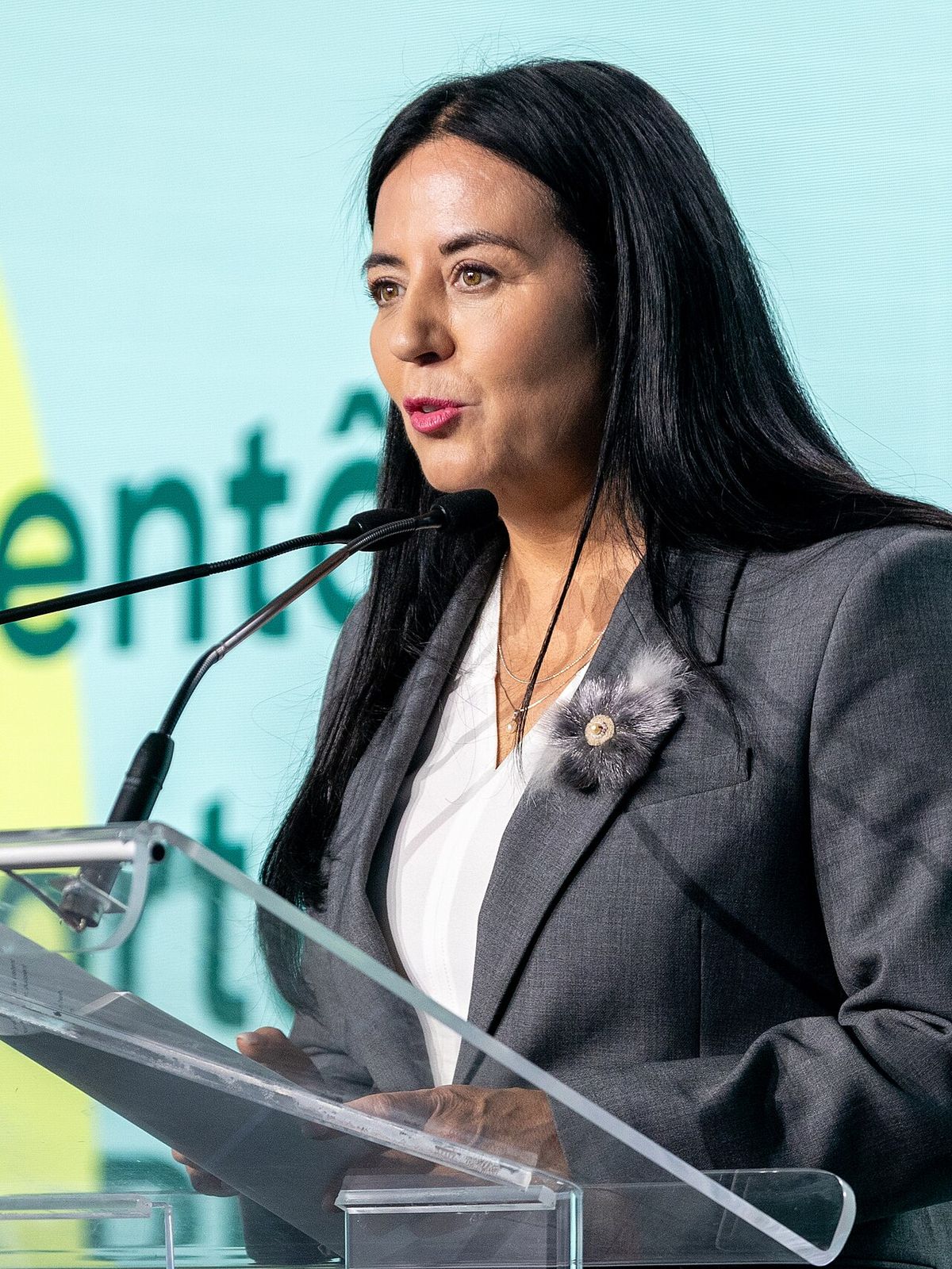 Soraya Martinez Ferrada à la station Deux-Montagnes lors de la cérémonie d'ouverture protocolaire de l'antenne Deux-Montagnes du Réseau expr